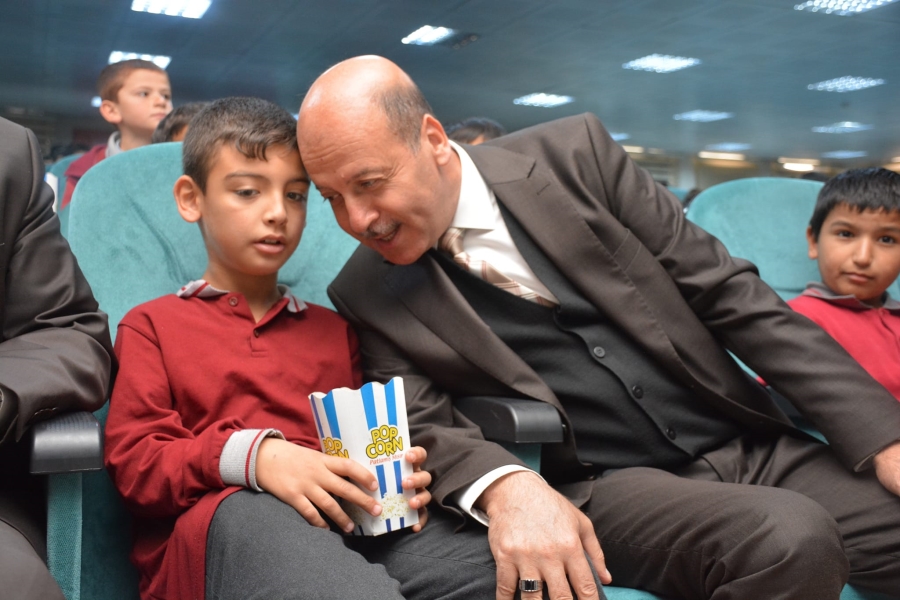 Başkan Bozkurt öğrencilerle sinema etkinliğine katıldı