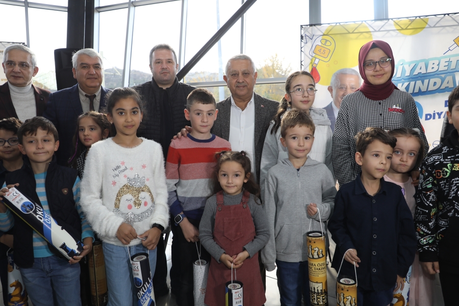 Başkan Zeybek diyabet hastası çocuklarla buluştu