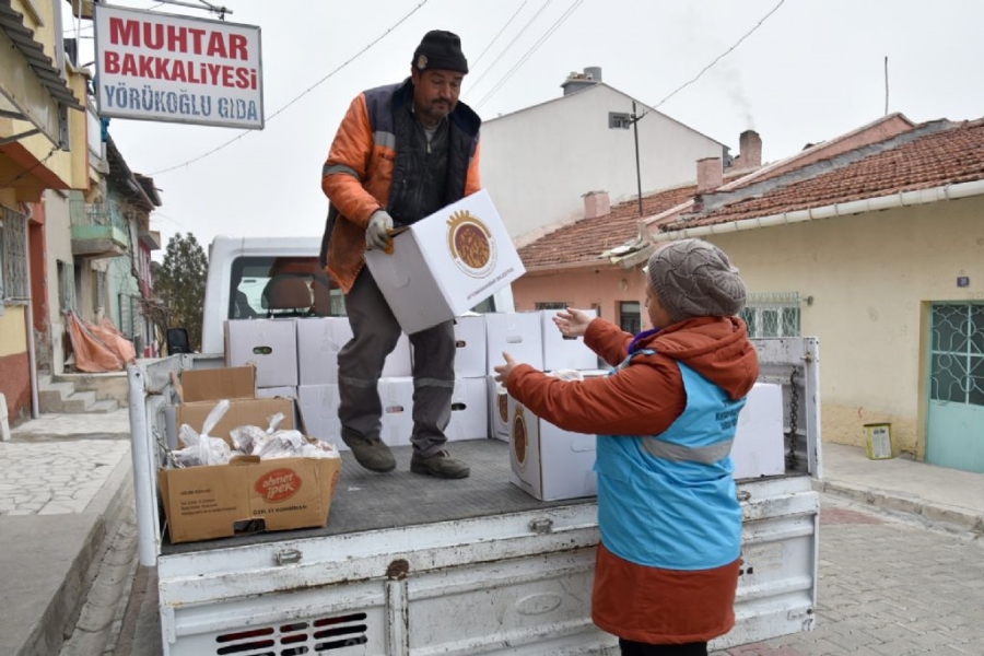 Afyon Belediyesi 10 750 gıda paketi dağıttı