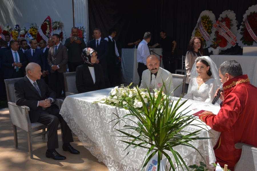 MHP Lideri Bahçeli ile Vali Yiğitbaşı nikah şahidi oldu