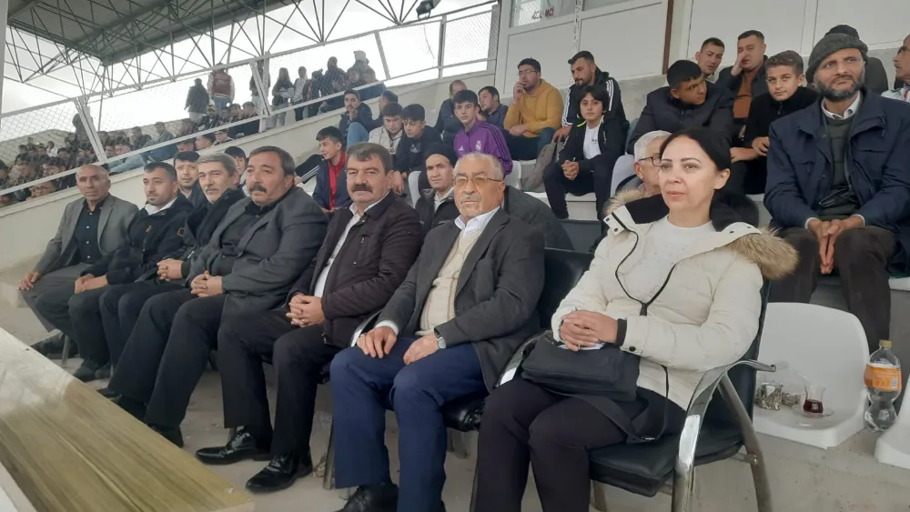 Başkan Sarı Dinar Belediye Sporu tebrik ediyoruz