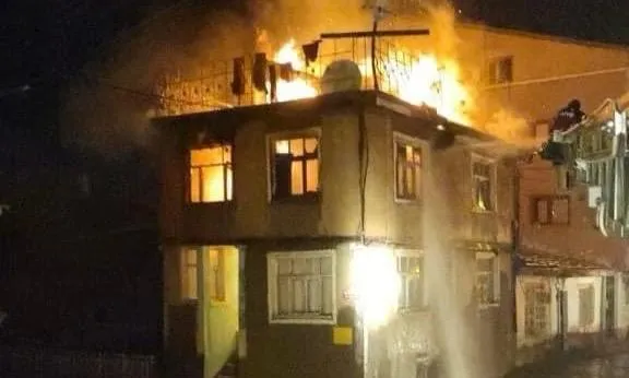 Bolvadinde bir evde  çıkan yangın korkuttu