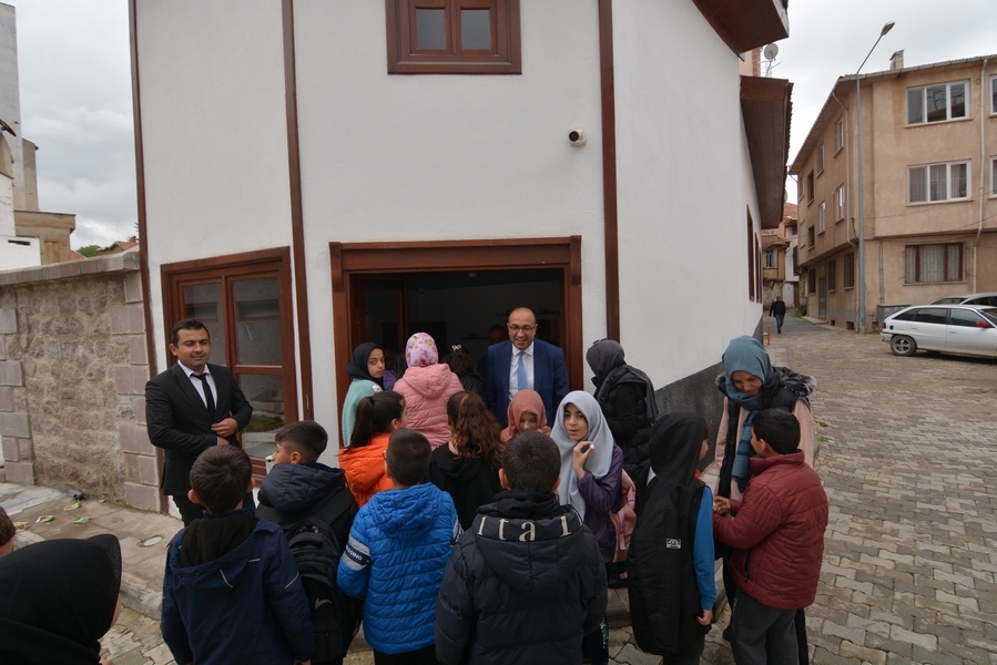 Başkan dr. Mustafa Çöl çocuklarımıza tarihi hamam müzesini gezdirdi