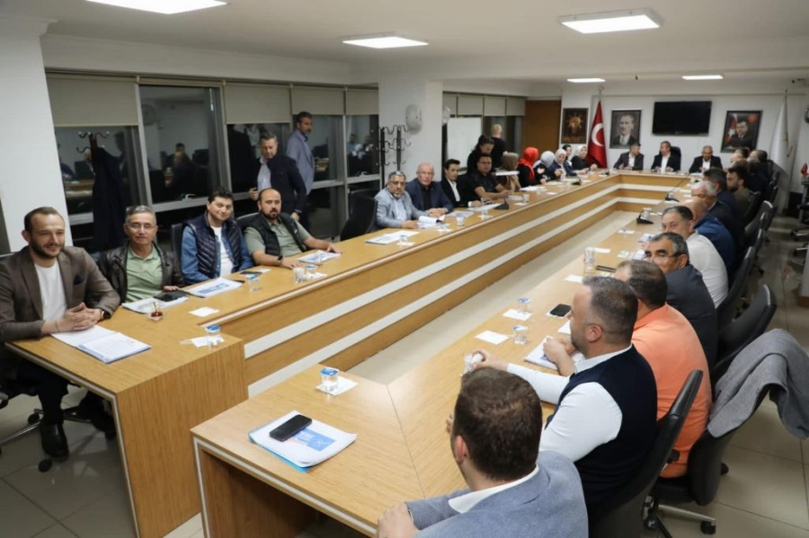 Başkan Zeybek Ak Parti il yönetim kurulu toplantısına katıldı