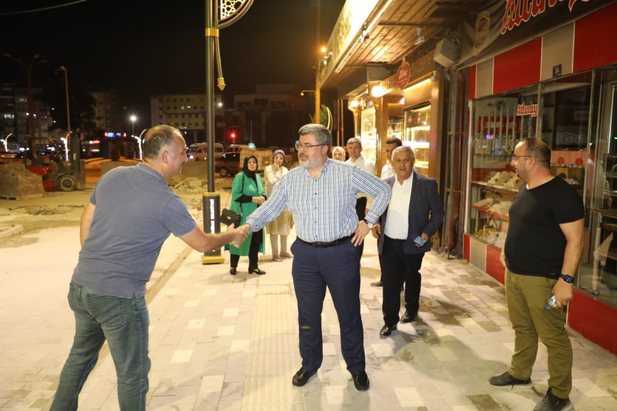 Başkan Zeybek ve Vekil Özkaya uzunçarşıyı inceledi