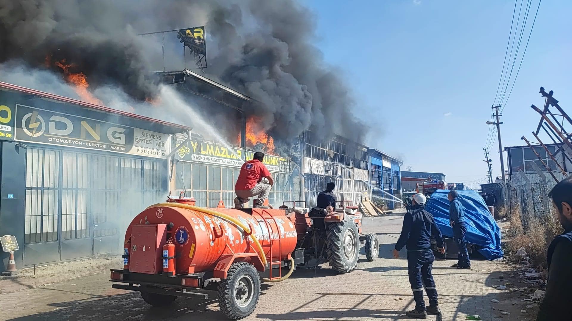 Çıkan yangın 5 dükkanda hasara neden oldu