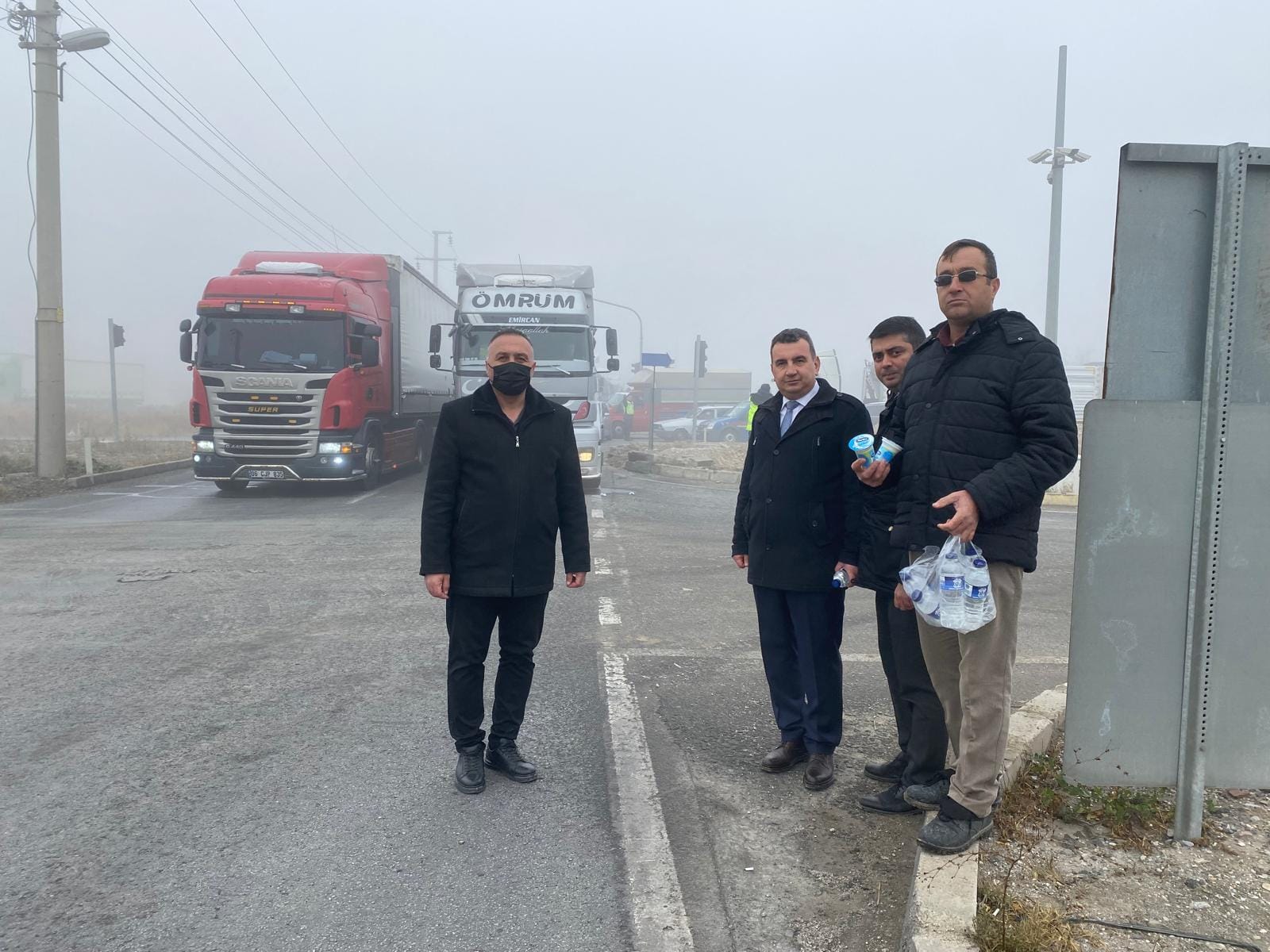 Yoğun sis sürücülere zor anlar yaşattı