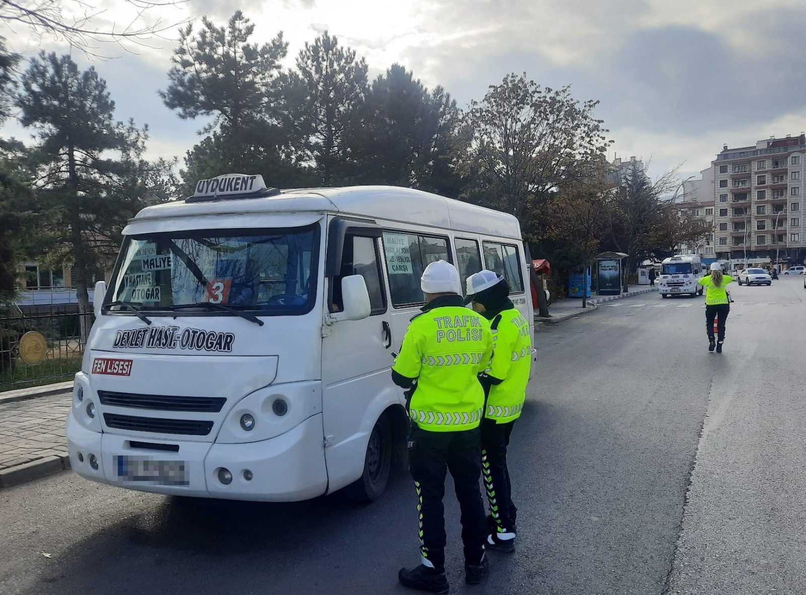 Emniyet Afyondaki dolmuşları denetledi