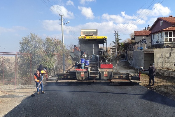 Belkaracaören’de Sıcak Asfalt Çalışmaları Başladı