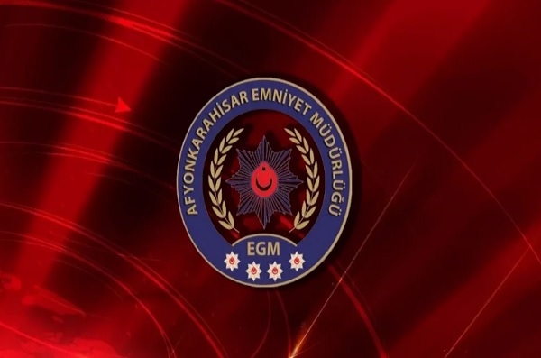 Emniyet çok sayıda silah bıçak ve uyuşturucu ele geçirdi