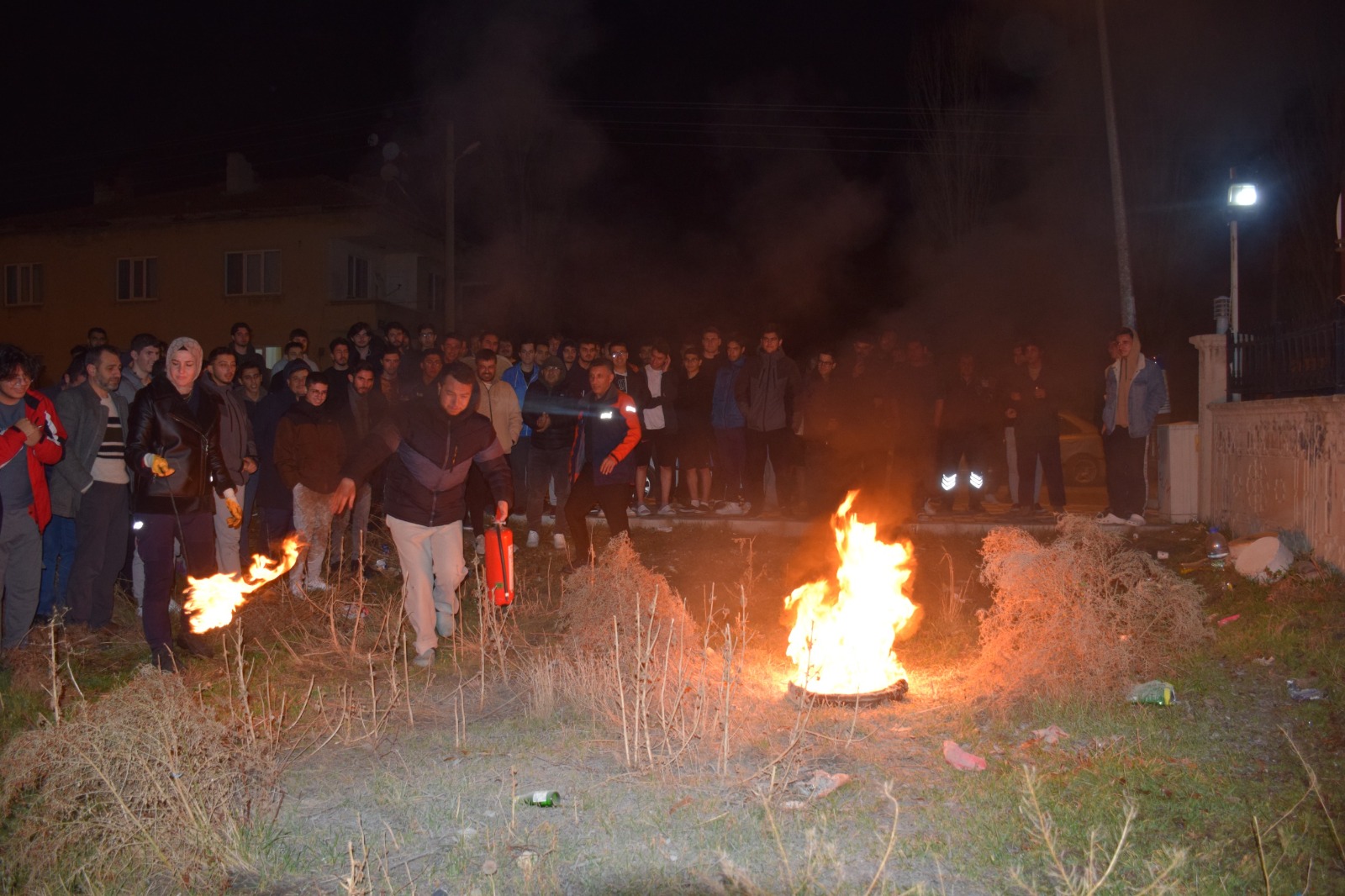 Öğrenciler tatbikata yoğun ilgi gösterdi