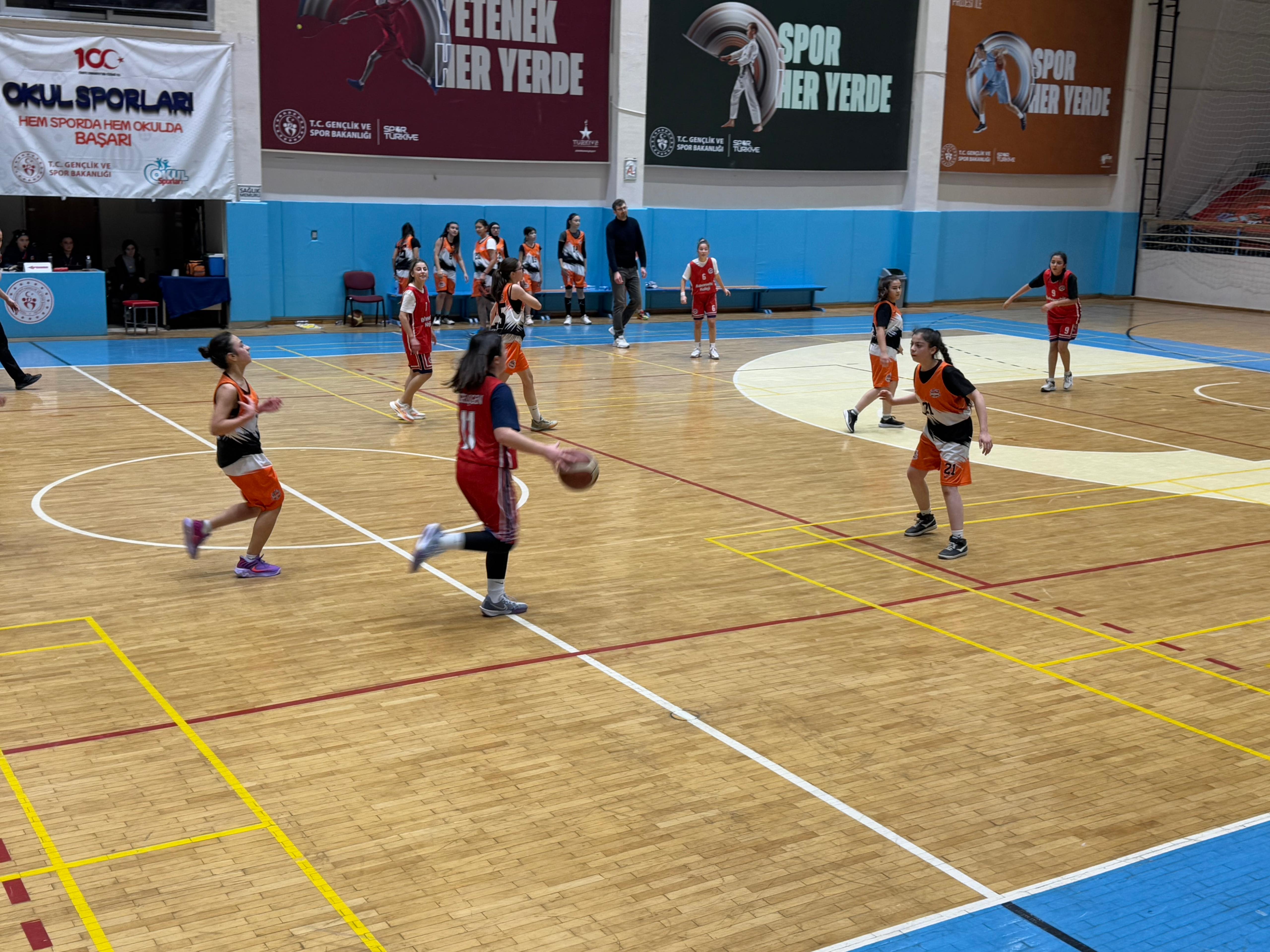 Basketbol U-16 Kulüp Kızlar müsabakaları devam ediyor