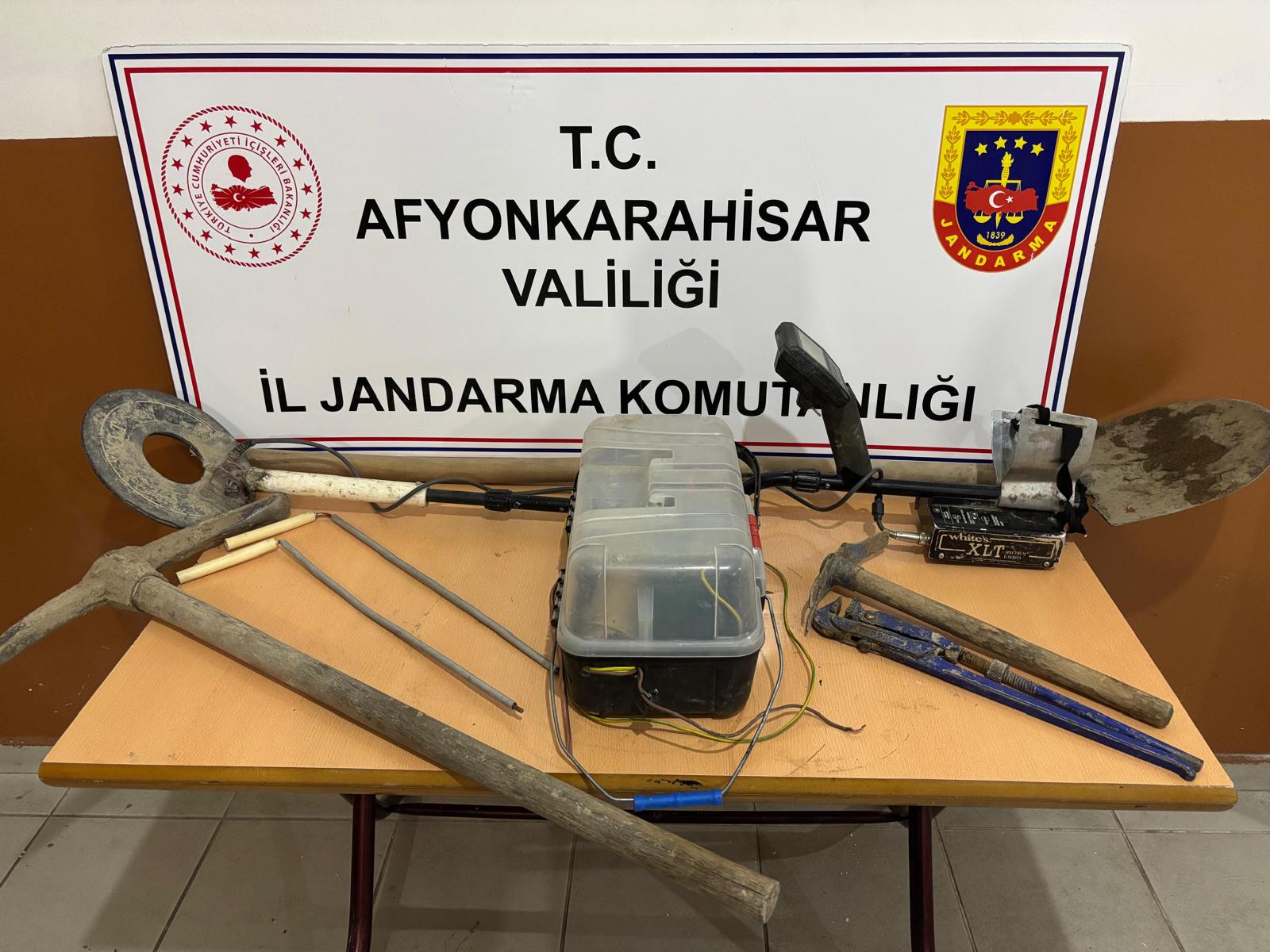 Jandarma Kaçak Kazı yapanlara suç üstü yaptı