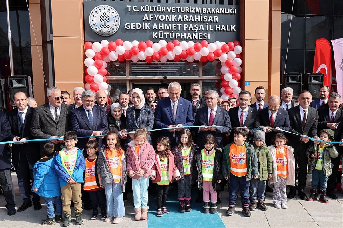 Bakan Ersoy Kütüphanenin açılışını gerçekleştirdi