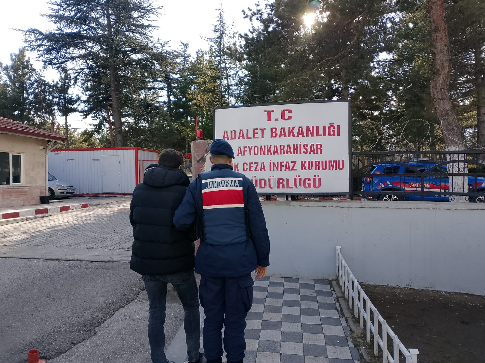 Uyuşturucu suçundan aranan şahıs  Jandarmadan kaçamadı