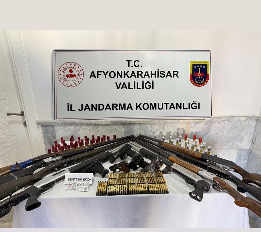 Jandarma ekipleri 4 köyde operasyon yaptı