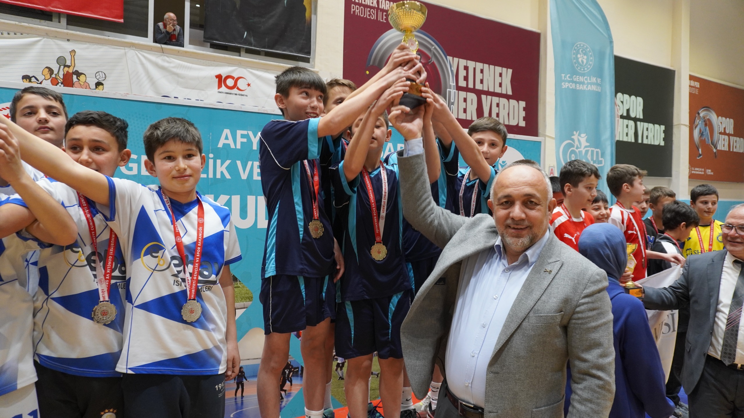 Okul Sporları Küçükler Badminton Müsabakaları Sona Erdi