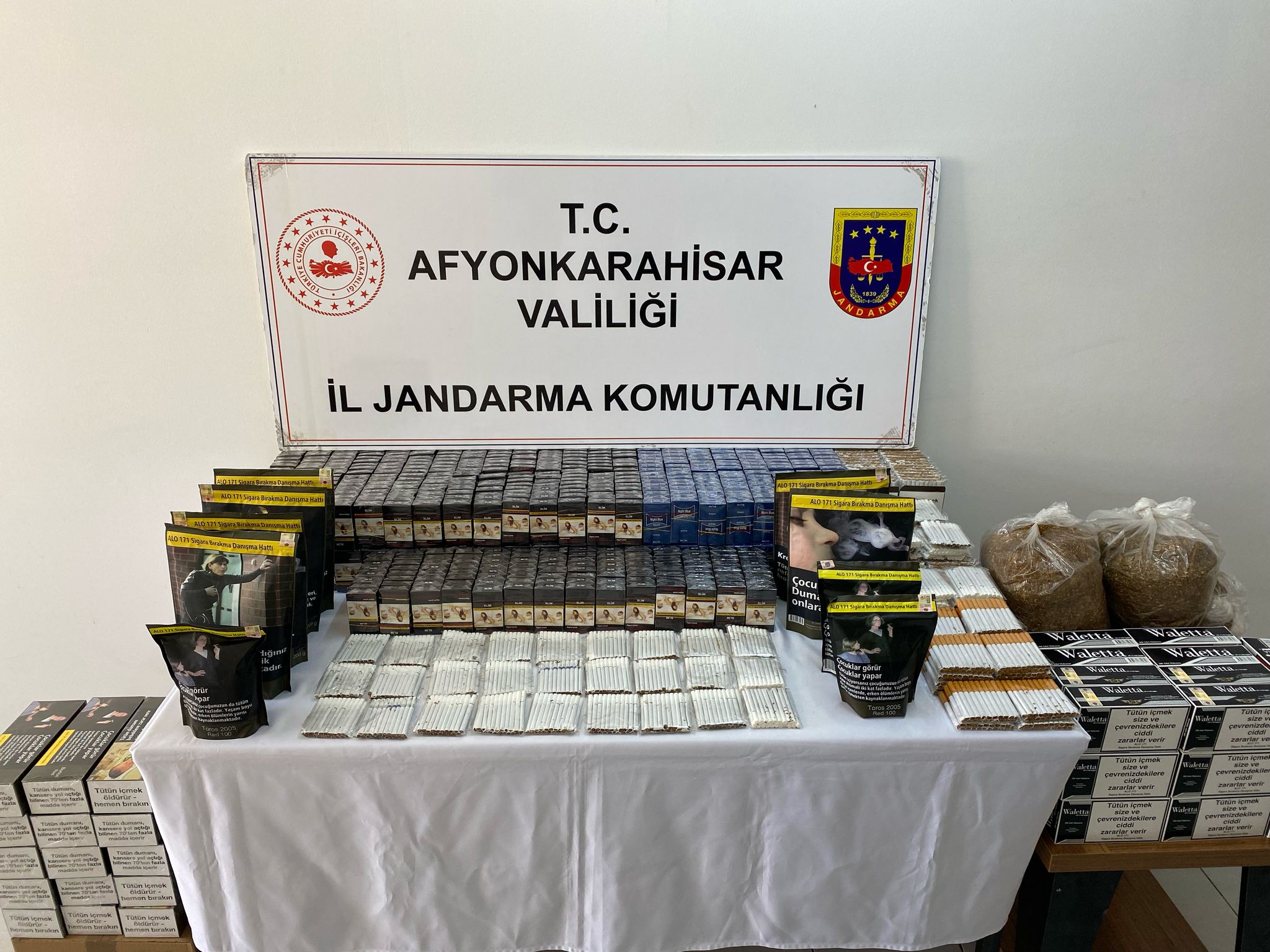 Jandarma Şuhutta kaçağa izin vermedi