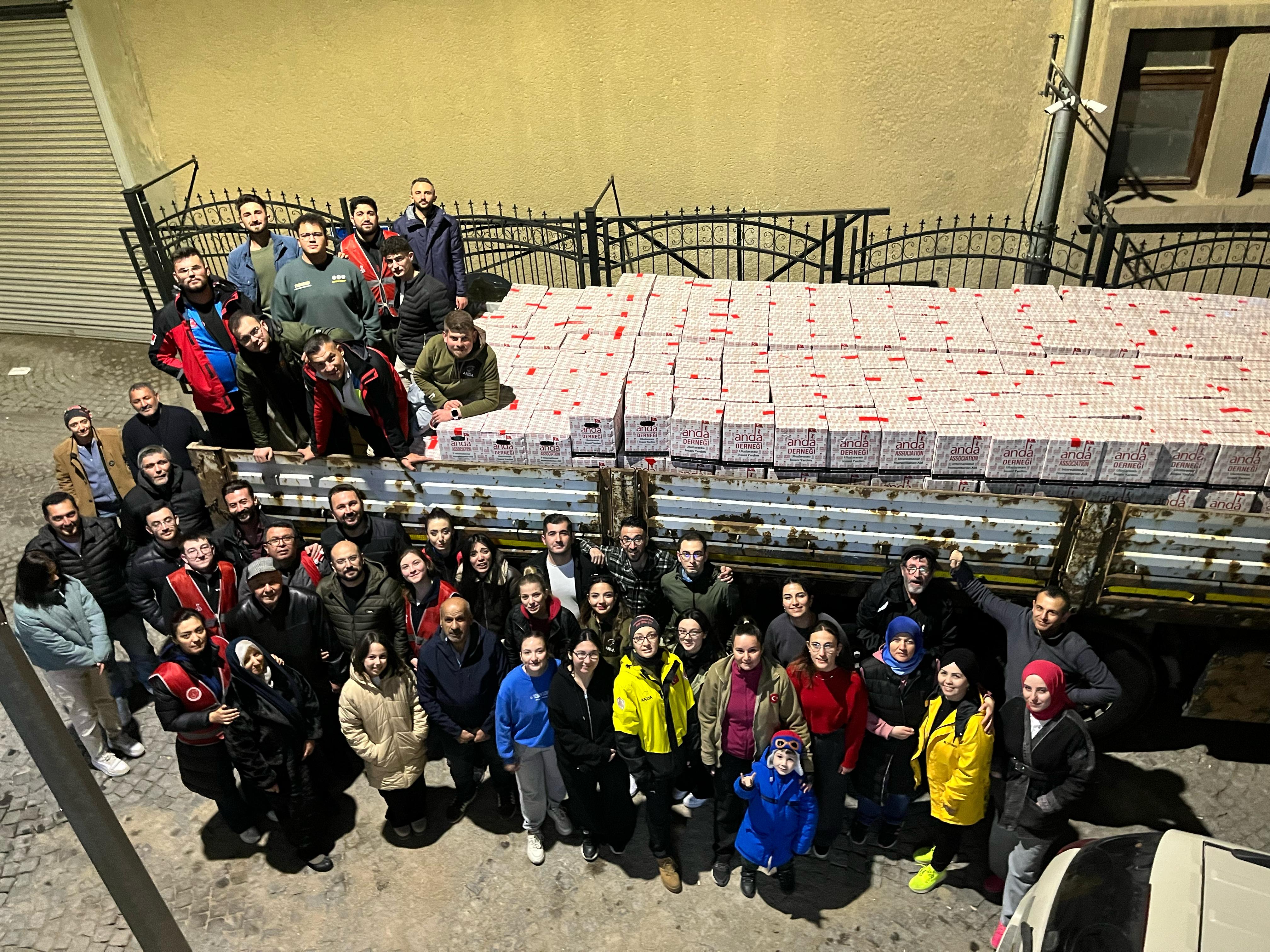 1000 Gıda kolisi Türkmen dağına gönderildi