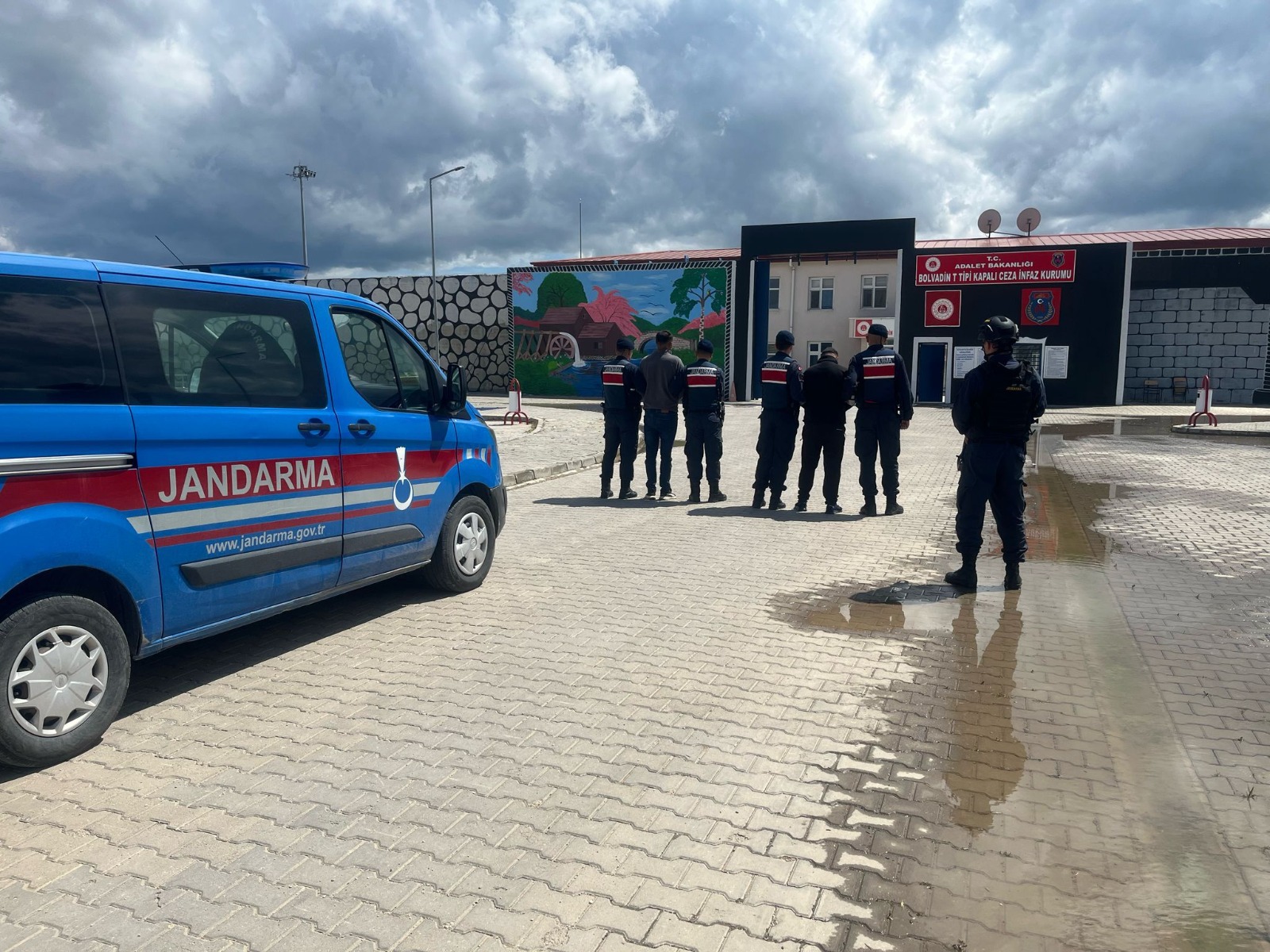 Jandarma ikisini de Emirdağ'da yakaladı