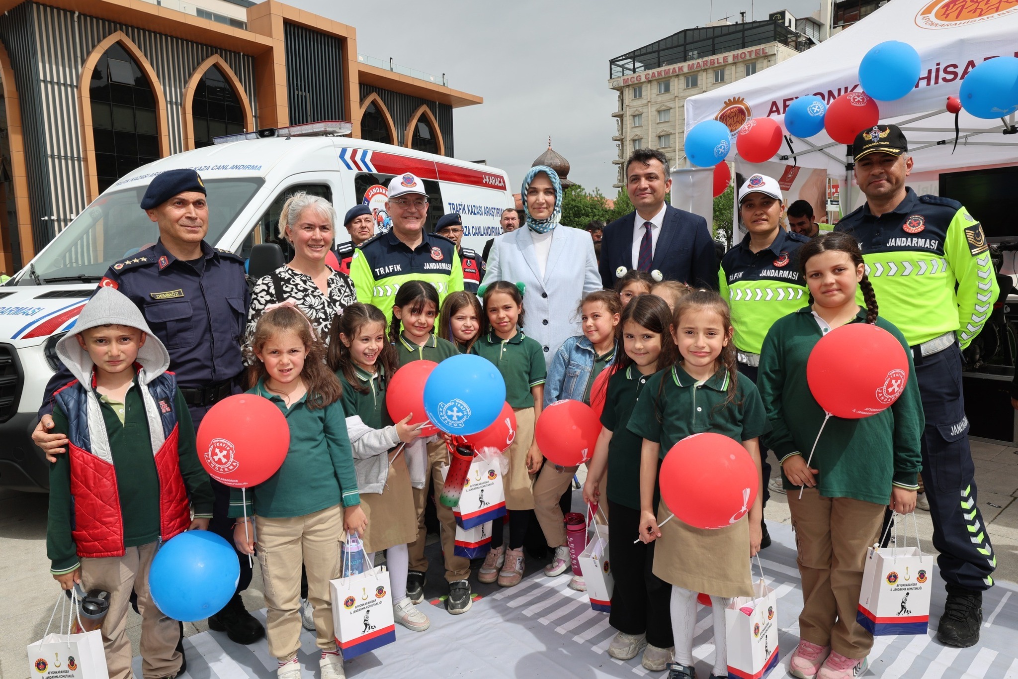 Zafer meydanında Karayolları ve güvenlik haftası kutlandı