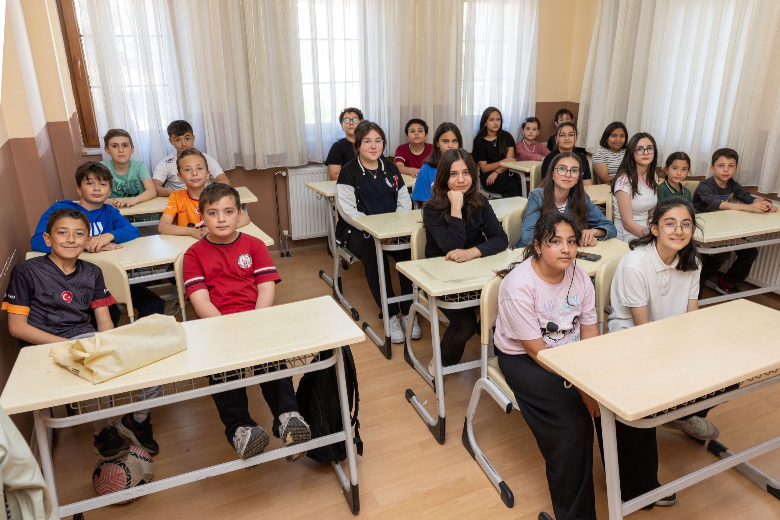 Belediye gençlere ve kadınlara destek oluyor