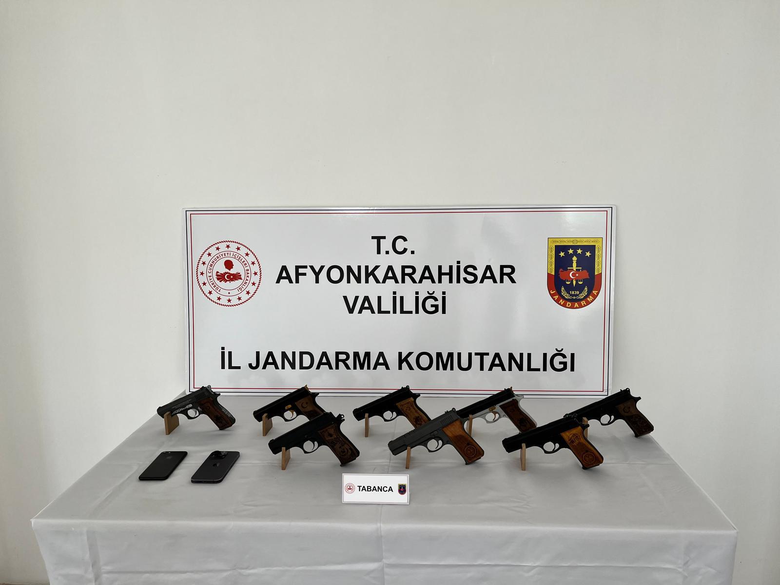Ruhsatsız silahları Çobanlarda satacaktı 