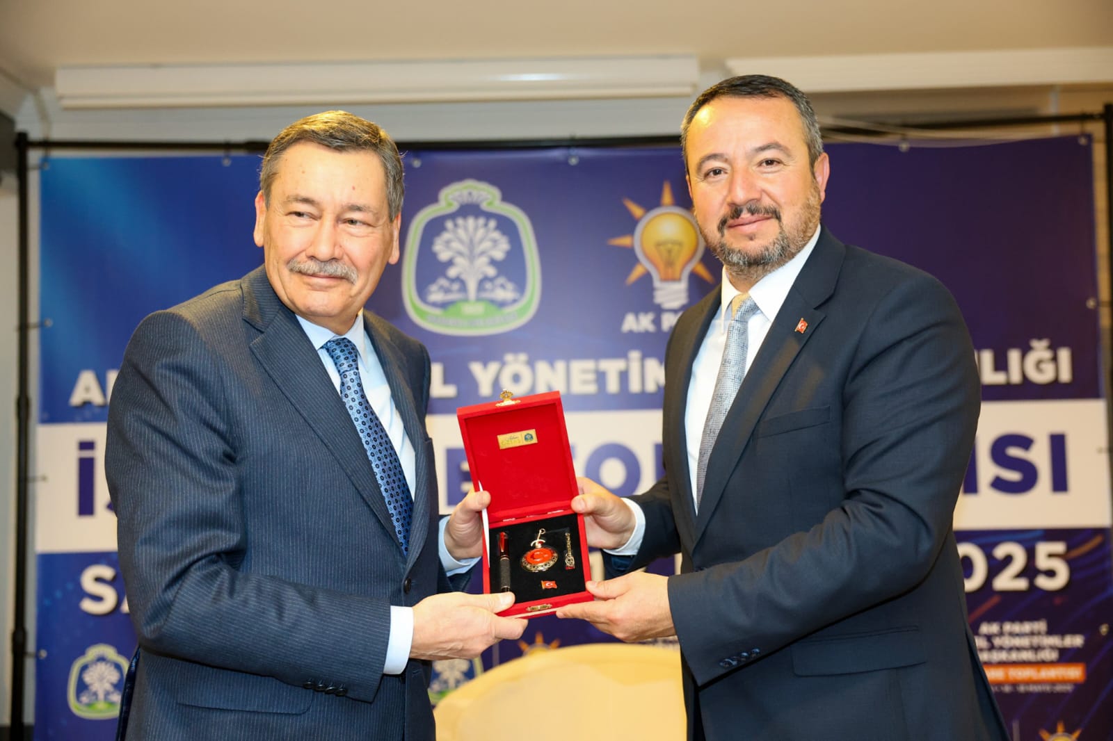 Melih Gökçek Sandıklıda belediye başkanları ile buluştu