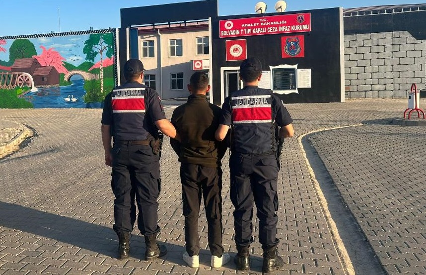 Jandarma silahla tehdit eden şahsı yakaladı