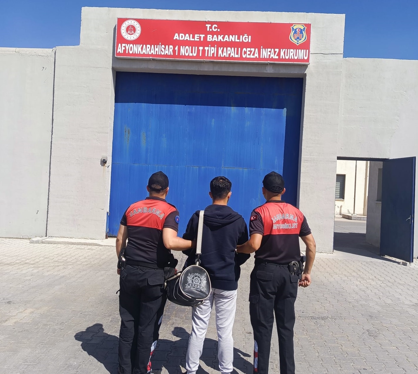 Jandarma hırsızı merkezde yakaladı