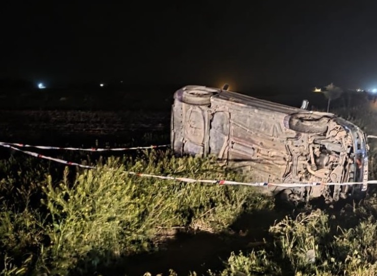 Şaampole devrilen otomobilde hayatını kaybetti