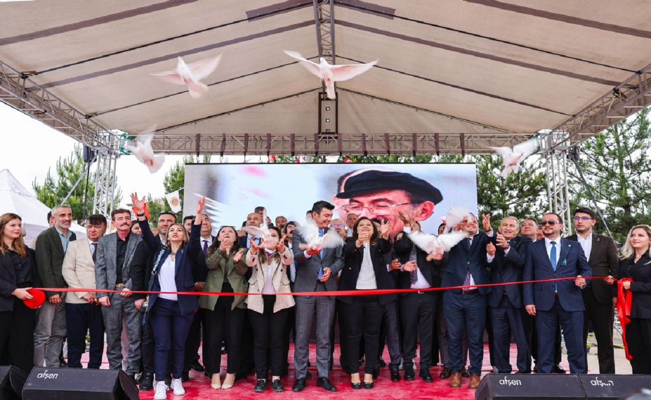 Başkan Köksal  Mehmet Zeybeke teşekkür etti