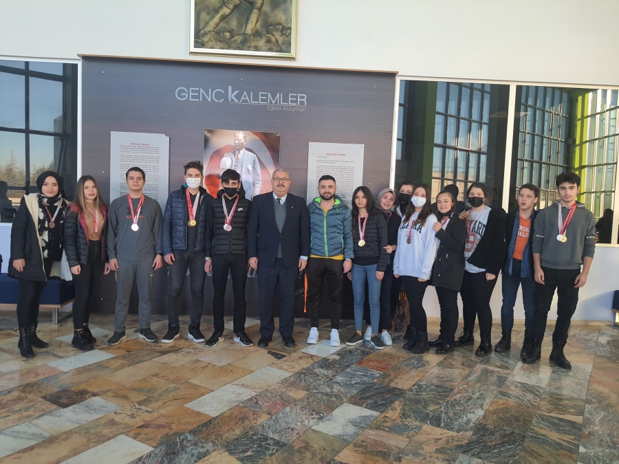 Genç Kalemler 24 madalya aldı