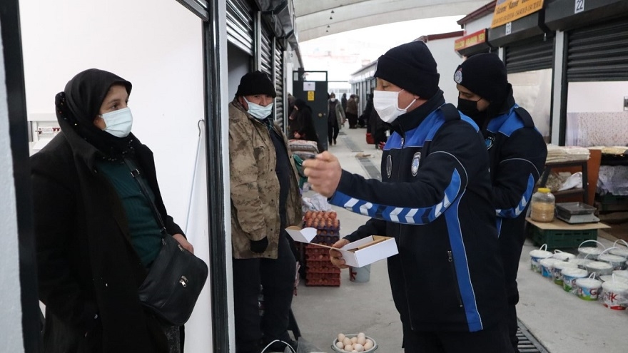 Pazar yeri esnaflarına anahtarları teslim edildi