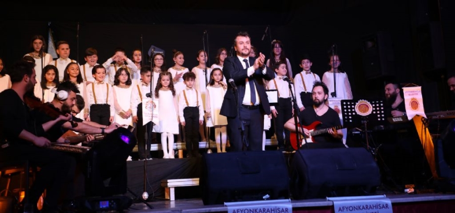Çocuk Korosu Barış Manço şarkıları özel konseri verdi.