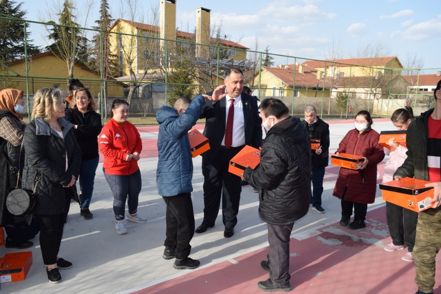 Başkan Mısırlıoğlu Özel çocukları unutmadı