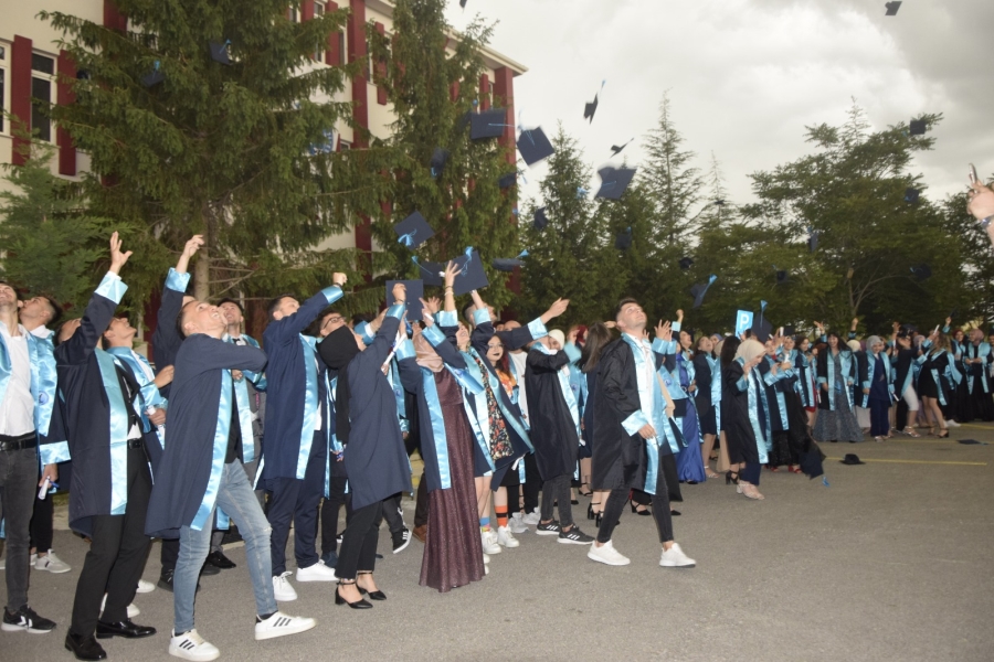 Çay MYO da mezuniyet heyecanı