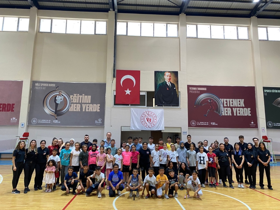 Dinar’da ücretsiz tekvando ve tenis eğitimleri devam ediyor