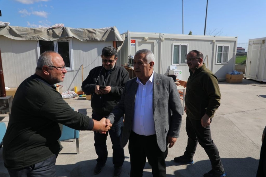 Başkan Zeybek tekrar deprem bölgesinde