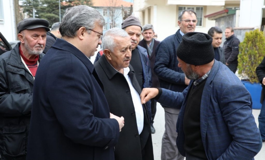 Zeybek Başkana mahallelerde yoğun ilgi