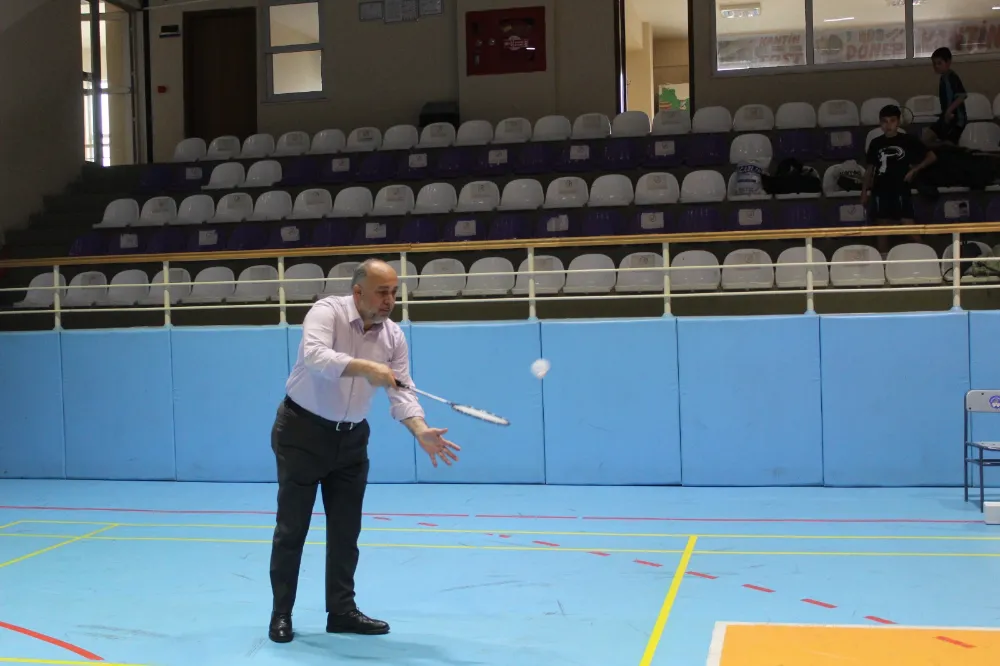 Badminton müsabakaları başladı