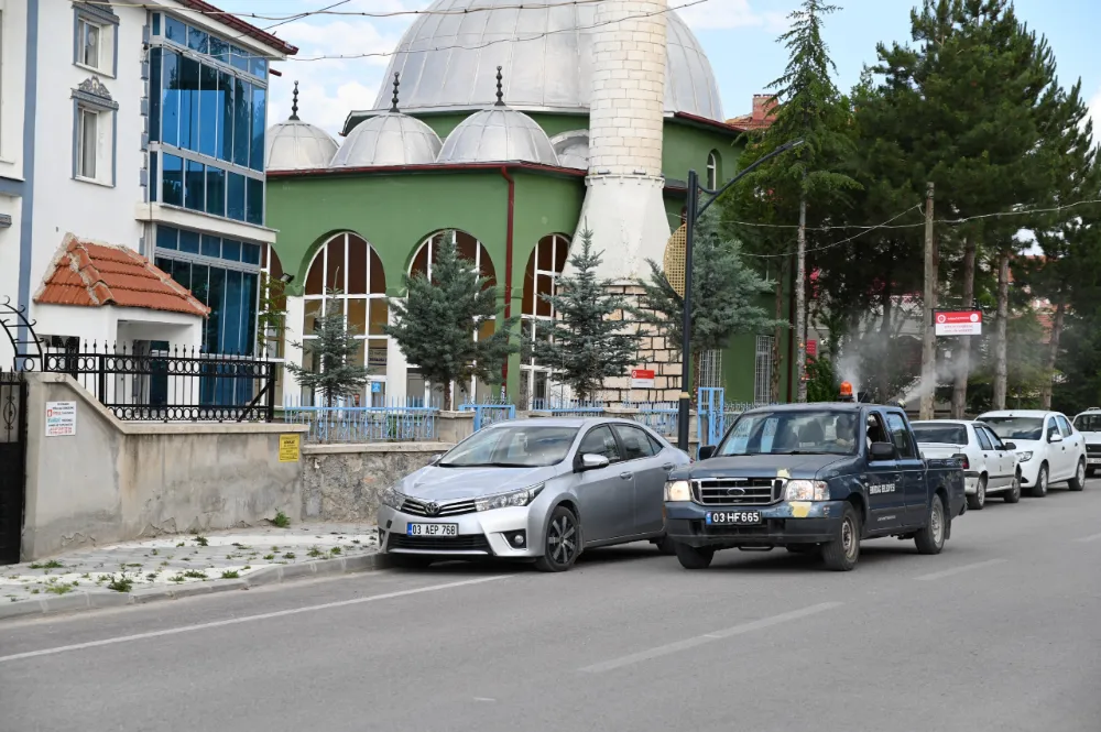 Emirdağ belediyesi haşere ilaçlama çalışmalarına başladı