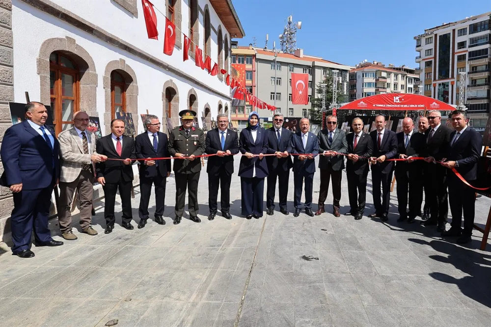 15 Temmuzla ilgili resim ve kitap sergisinin açılışı yapıldı