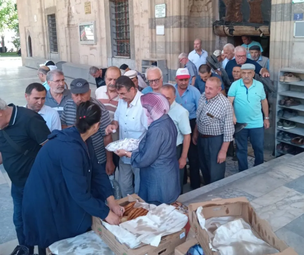 Gönül Dostları İmaret Camisinde ikramda bulundu