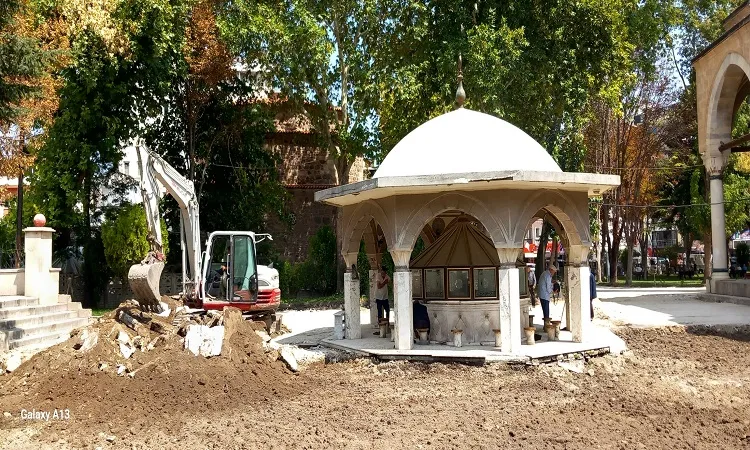 İmaret camii şadırvanı su sızdırıyor son derece tehlikeli